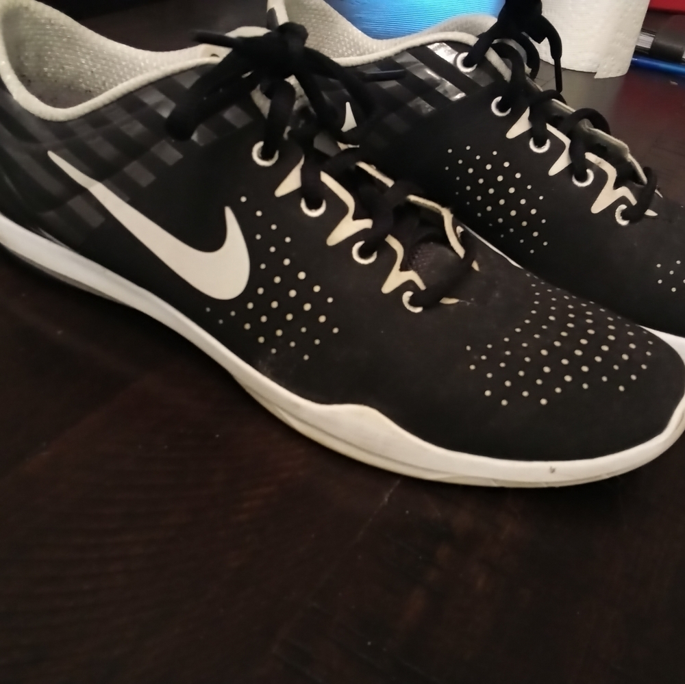 Womens nike sneakers size 9.5